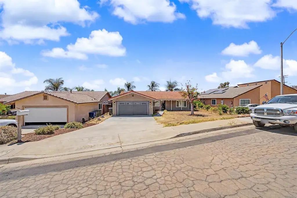 1284 Bates Ln, El Cajon