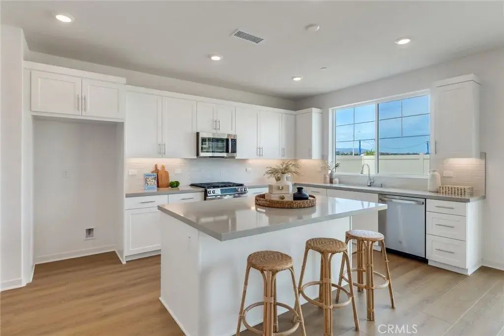 3730 Crossen Drive, Corona