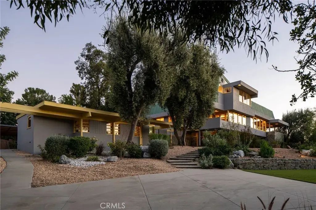 19950 Collier Street, Woodland Hills