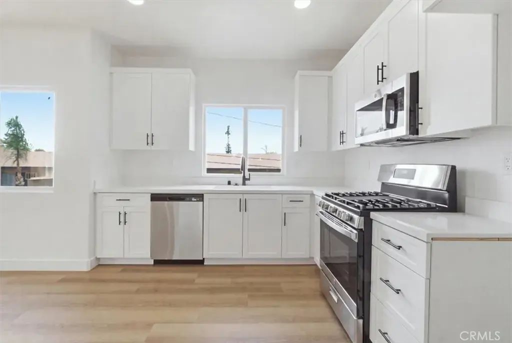 521 N Lark Ellen B, Covina