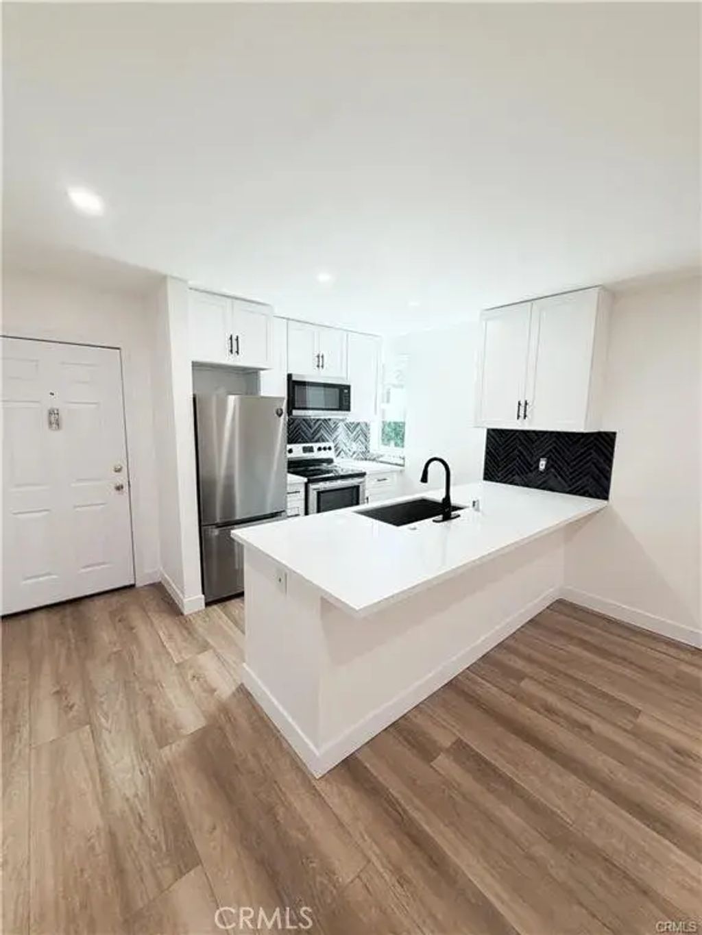 17000 Burbank Boulevard 305, Encino