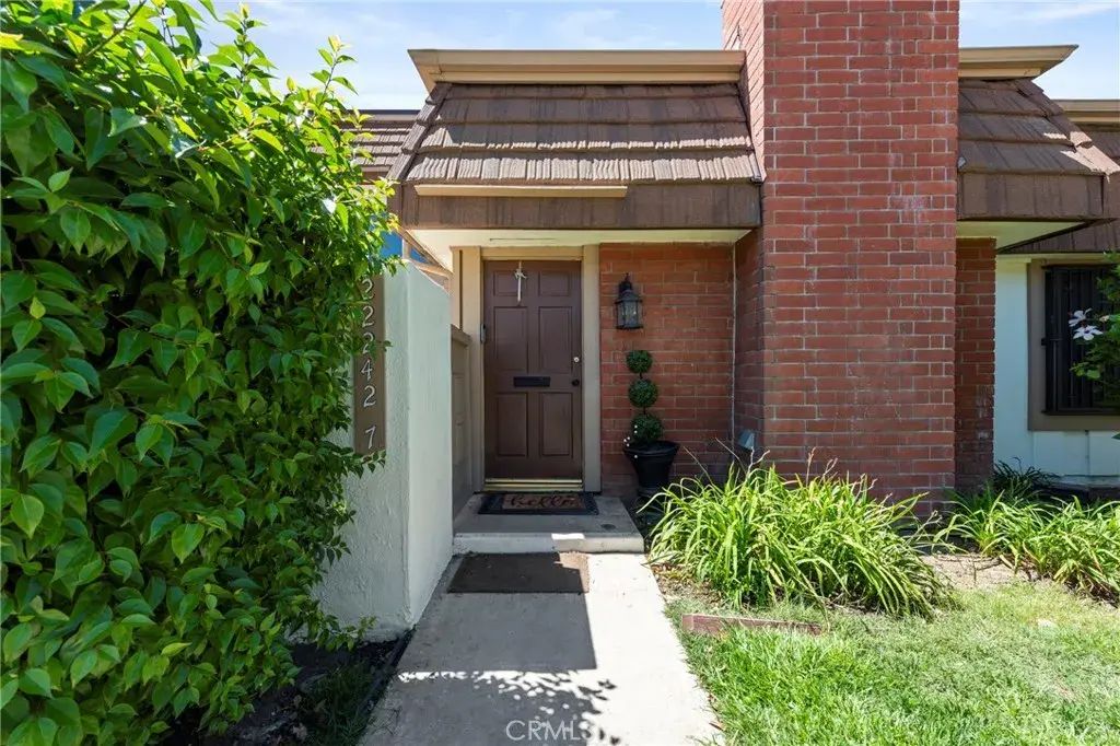 22242 Germain St 7, Chatsworth