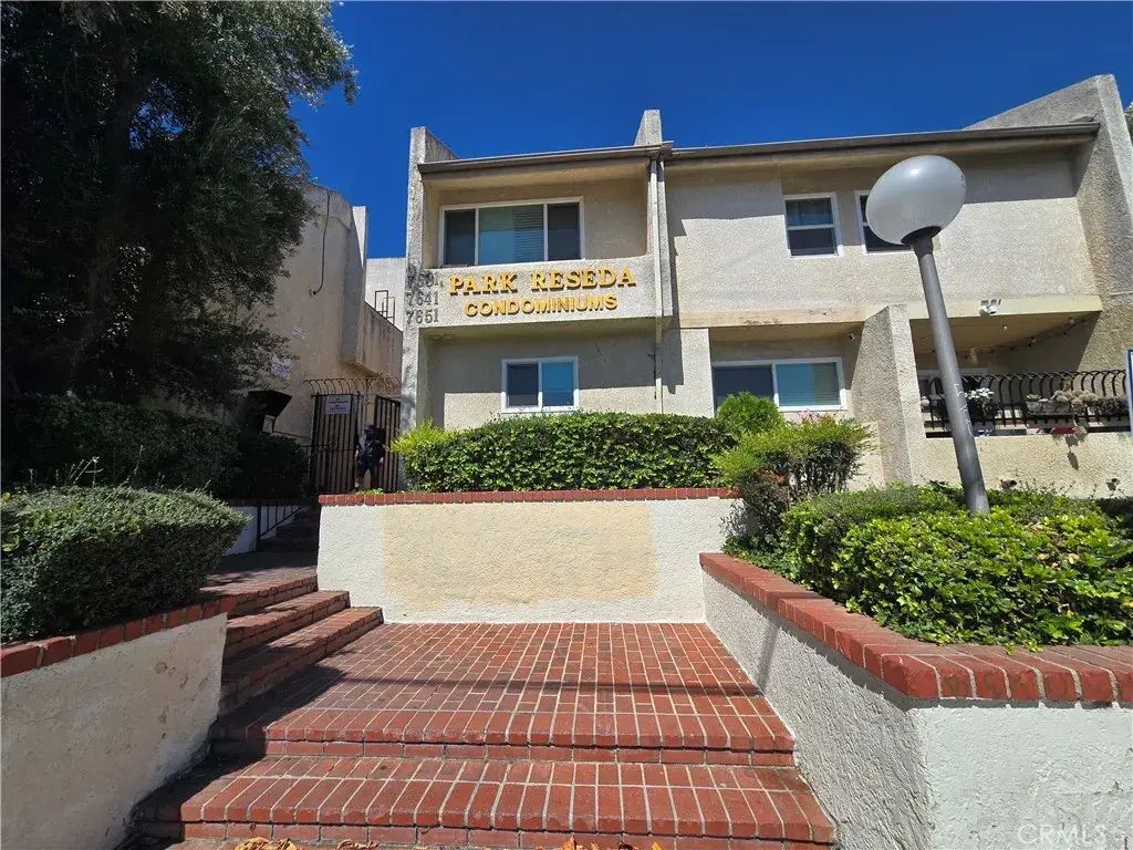 7641 Reseda 120, Reseda