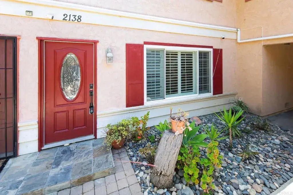 2138 Via Robles, Oceanside