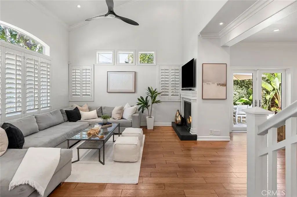 302 Turtle Bay Ln, Costa Mesa