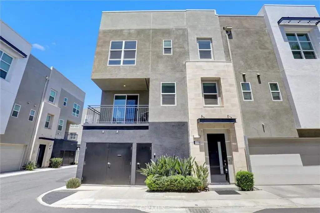 2296 Synergy, Irvine