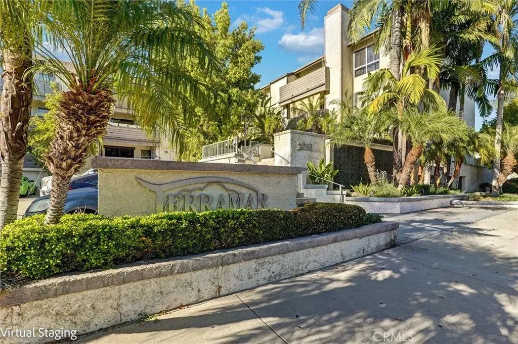 20253 Keswick 322, Winnetka