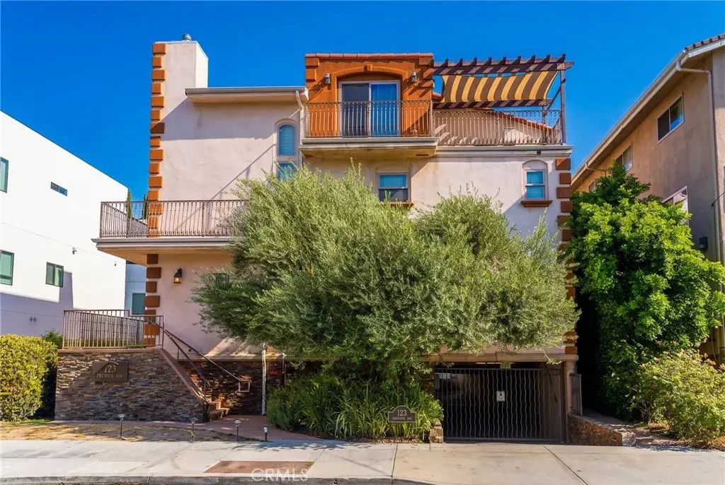 10809 Hortense, North Hollywood