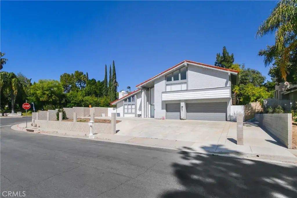 19865 Hiawatha Street, Chatsworth