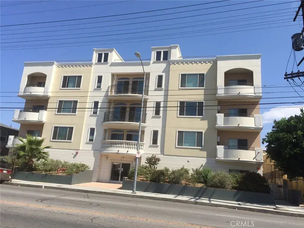 15435 Vanowen, Los Angeles