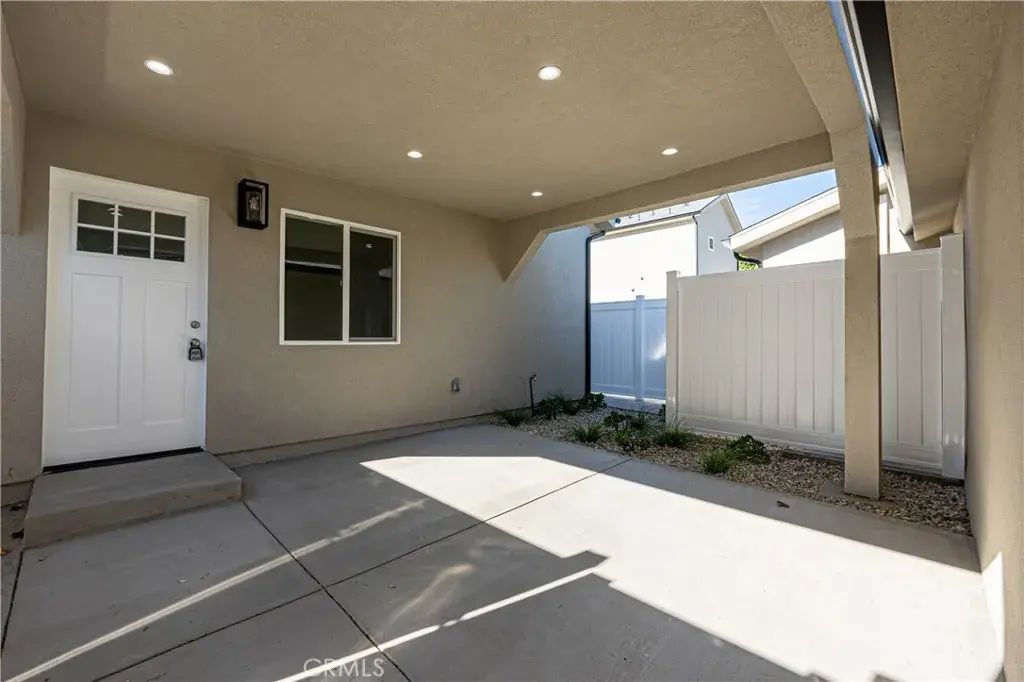10419 Amigo Avenue 1/2, Porter Ranch