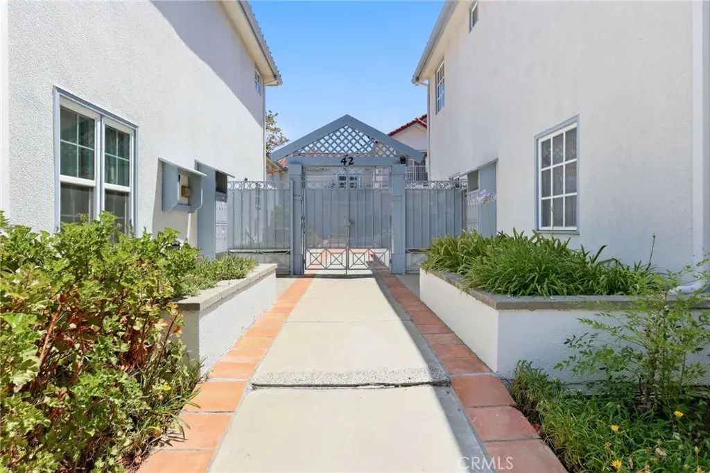 42 N Michigan 7, Pasadena