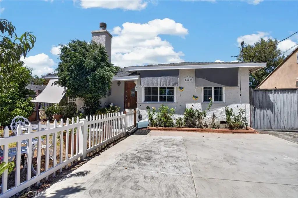 18809 Vanowen, Reseda