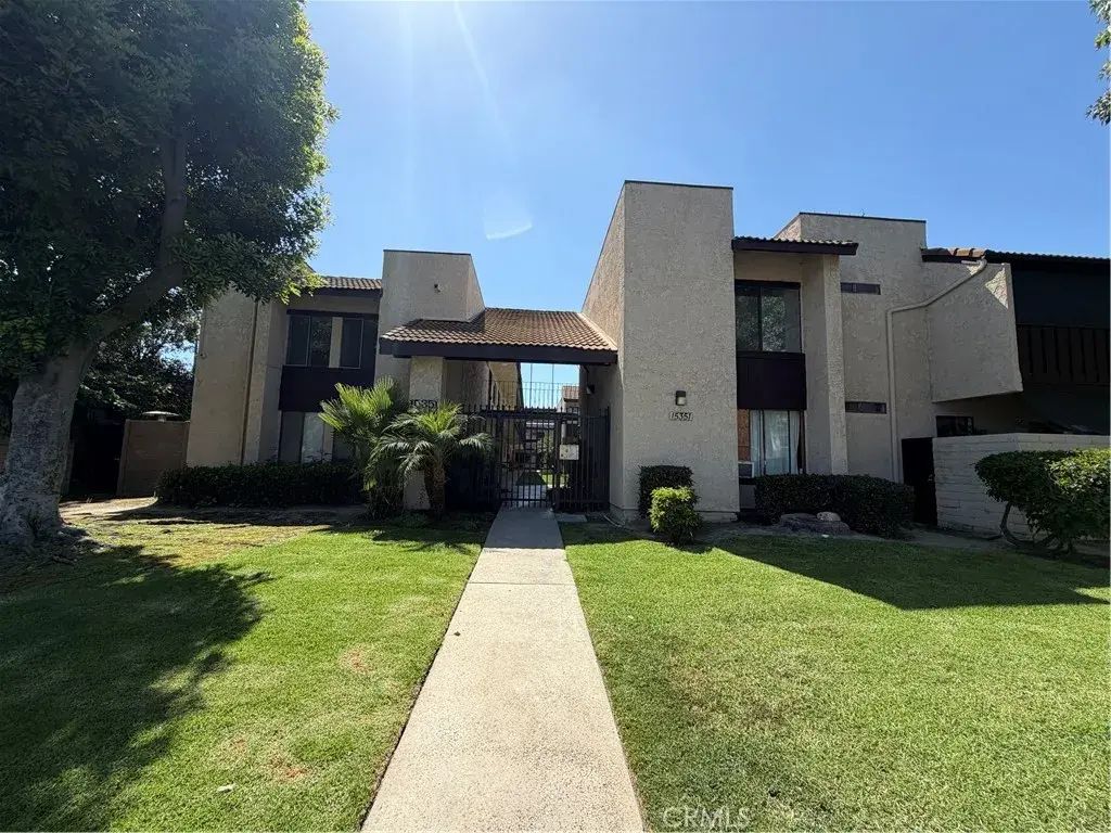 15351 Orange Ave 8, Paramount