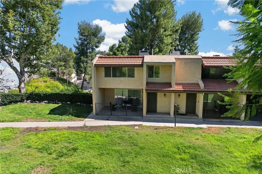 9541 Via Salerno, Burbank