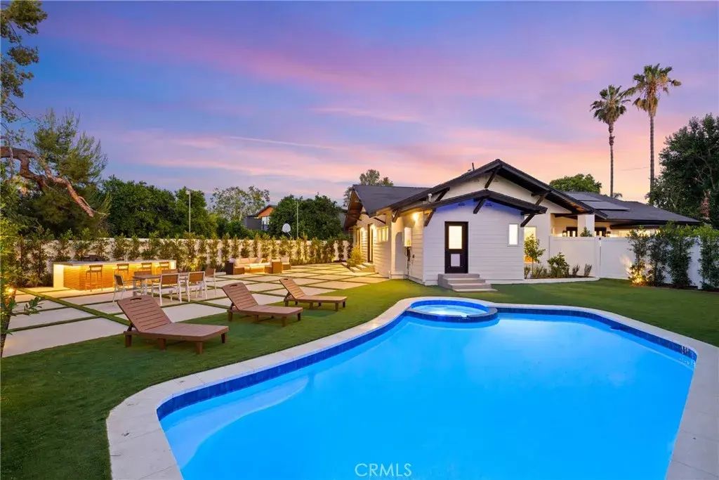 6016 N Woodlake Avenue, Woodland Hills