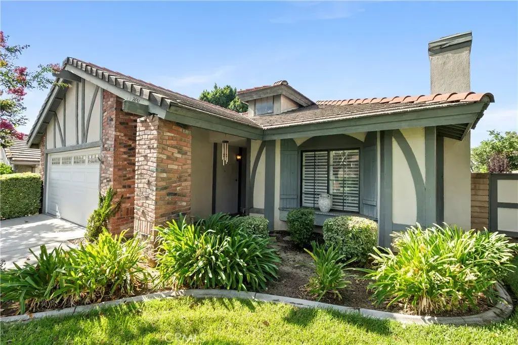 2651 Victoria Park, Riverside