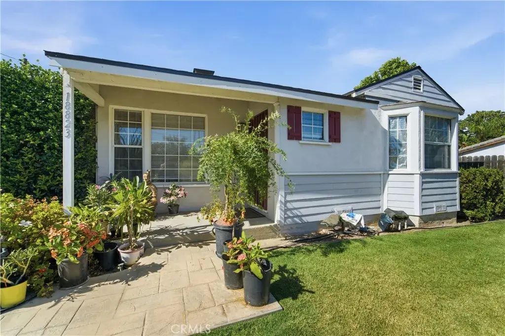 18823 Chase, Northridge