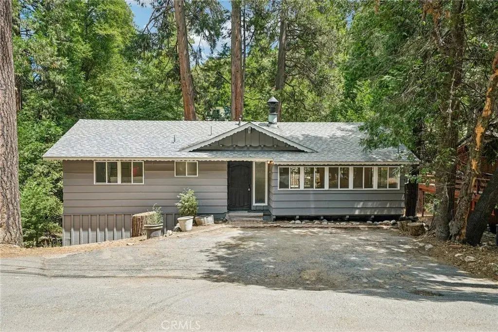 24978 Faulhorn, Crestline
