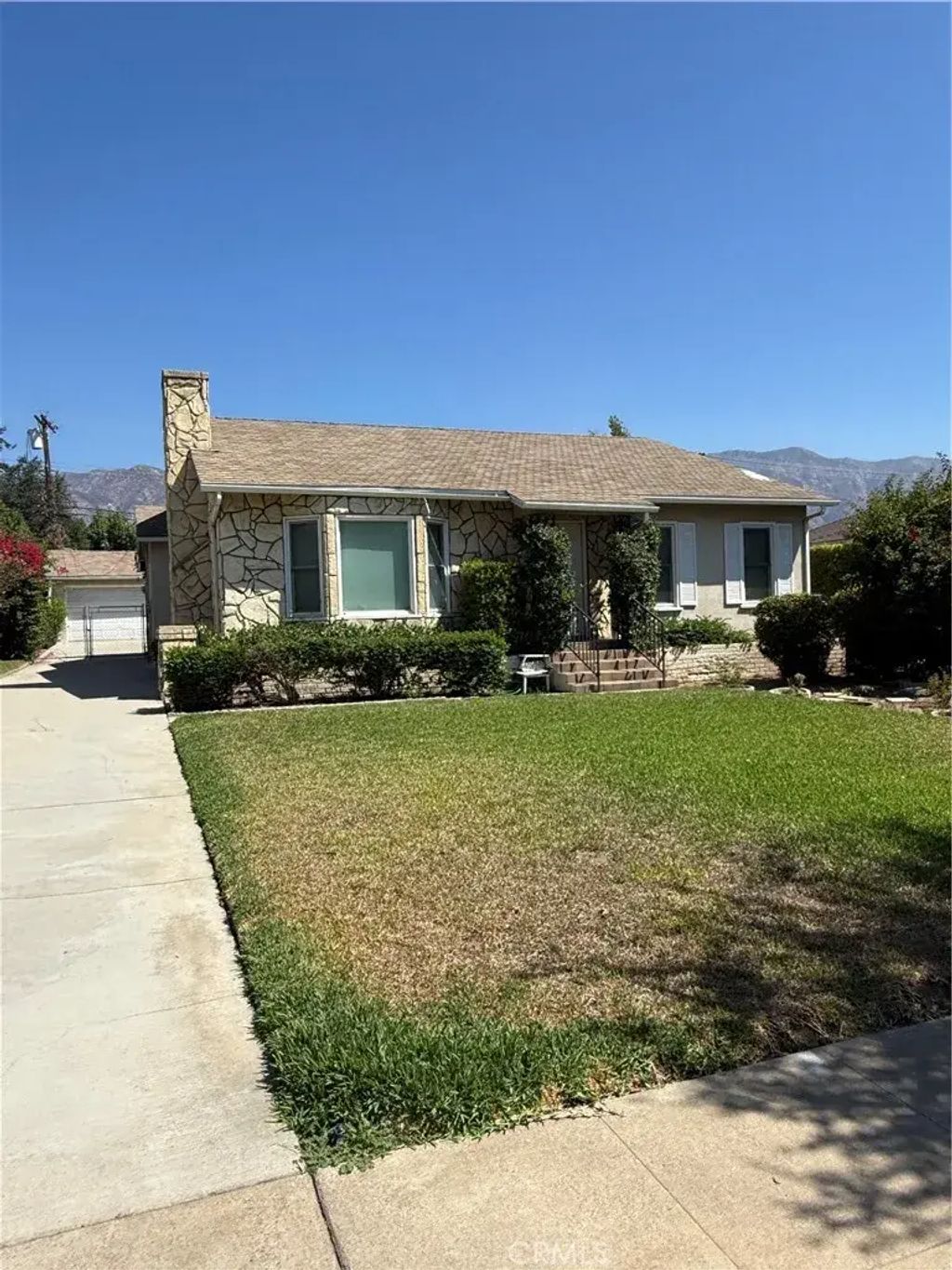 2325 Las Lunas, Pasadena