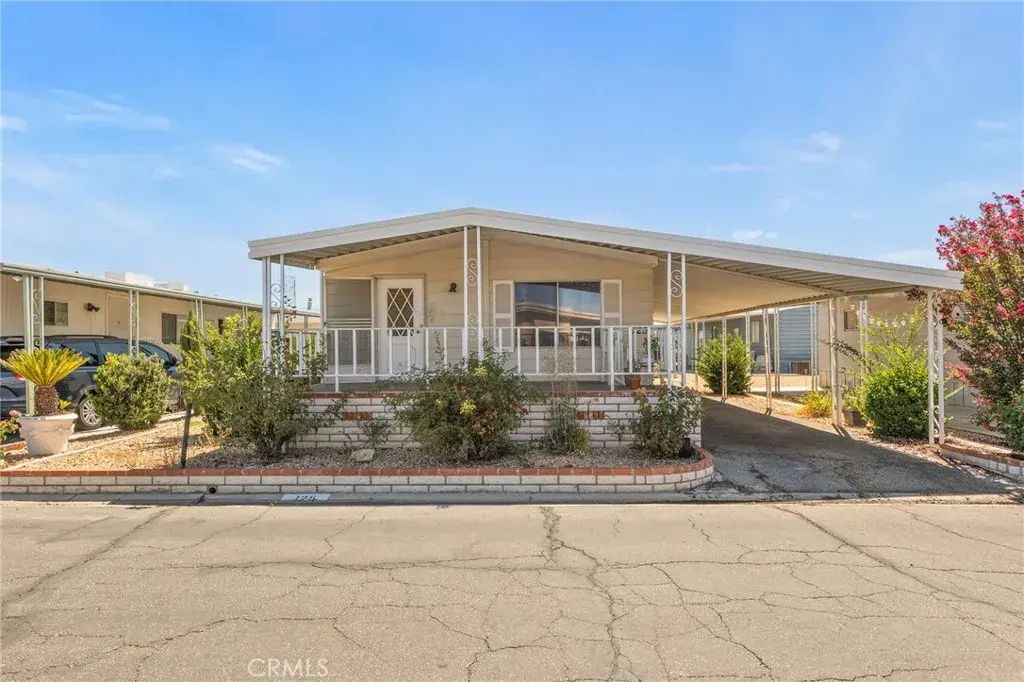 2205 W Acacia Avenue 125, Hemet