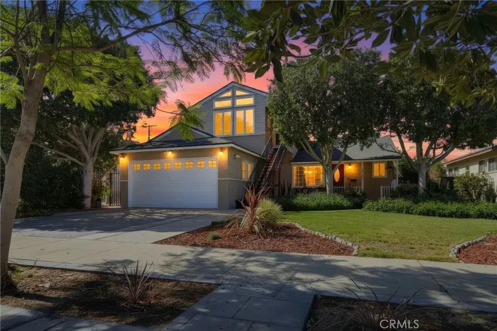 12520 Stagg Street, Los Angeles