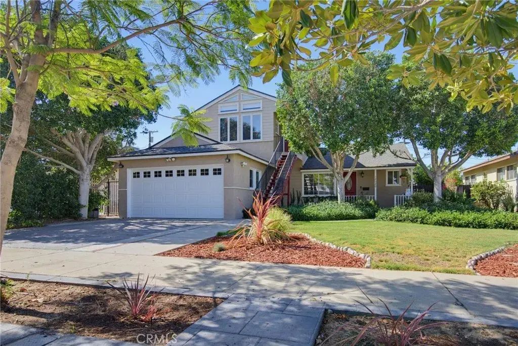 12520 Stagg Street, Los Angeles