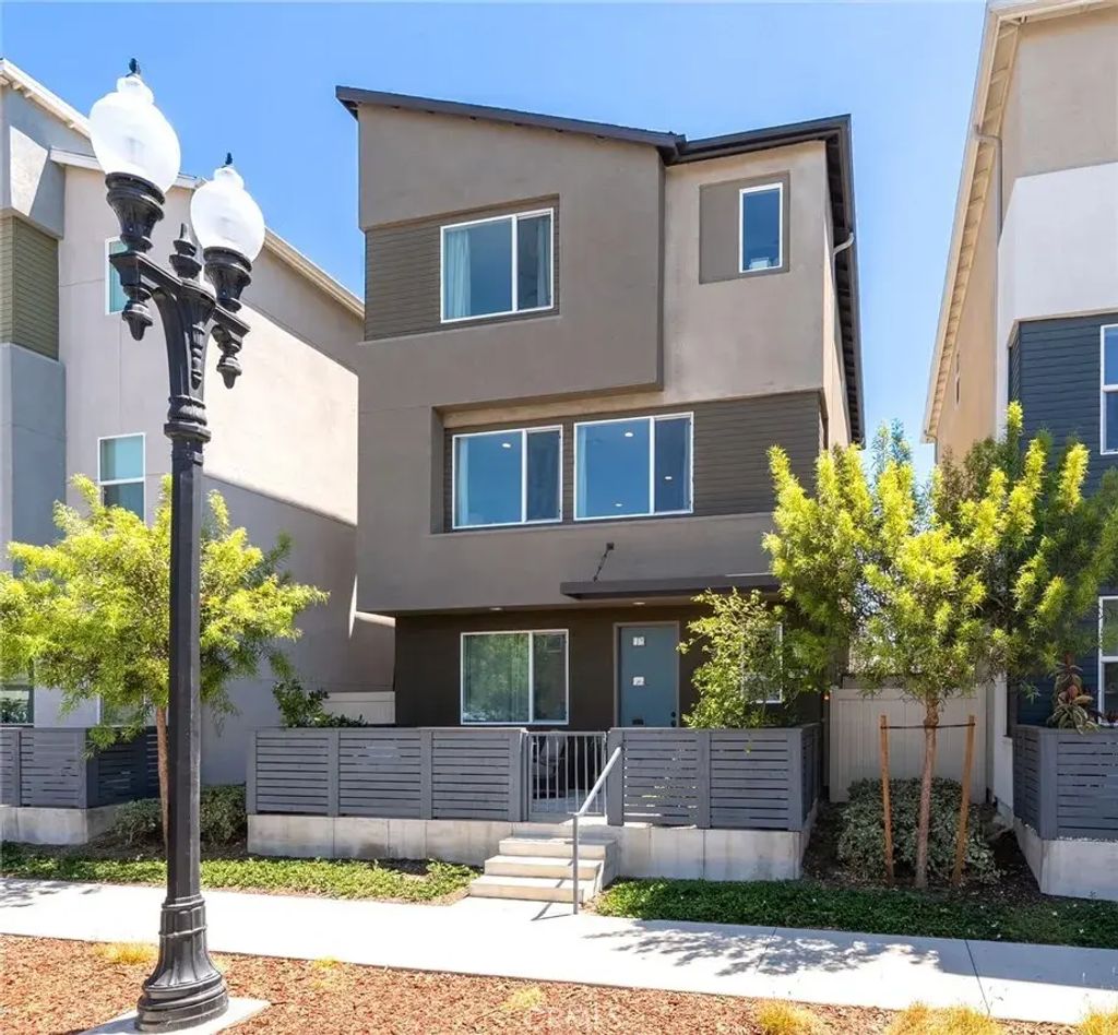 924 E 3rd Street, Santa Ana