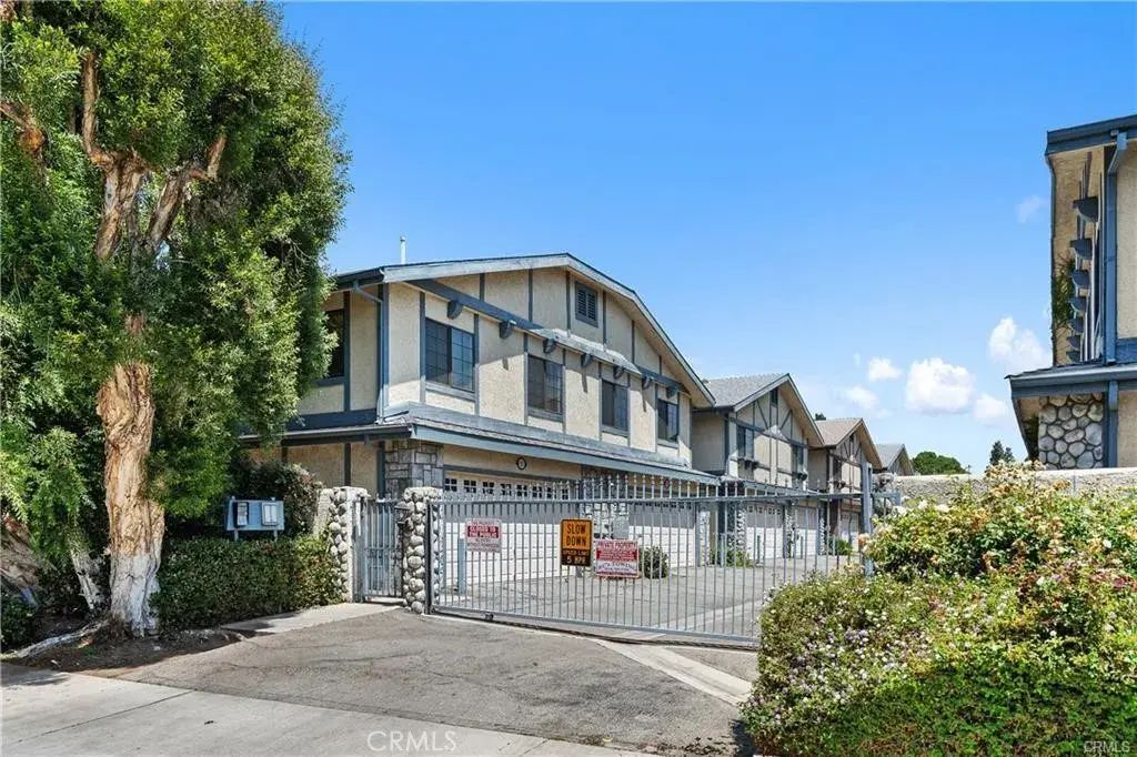 18435 Keswick Street 13, Reseda