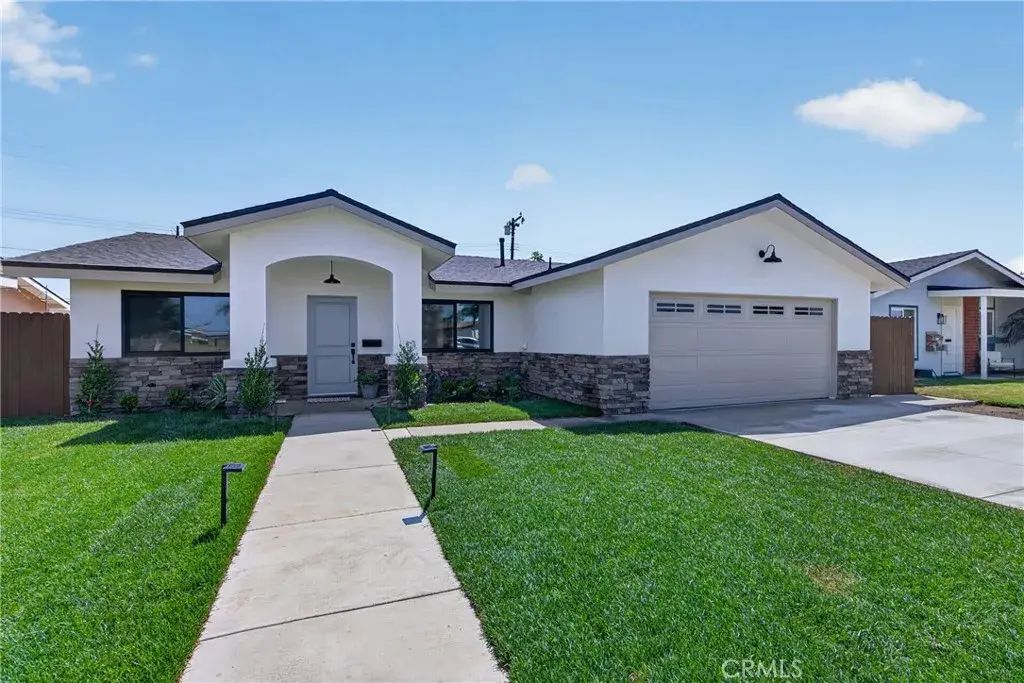 19352 Brookhurst, Huntington Beach