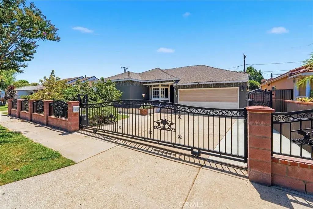 2526 E 220th, Carson