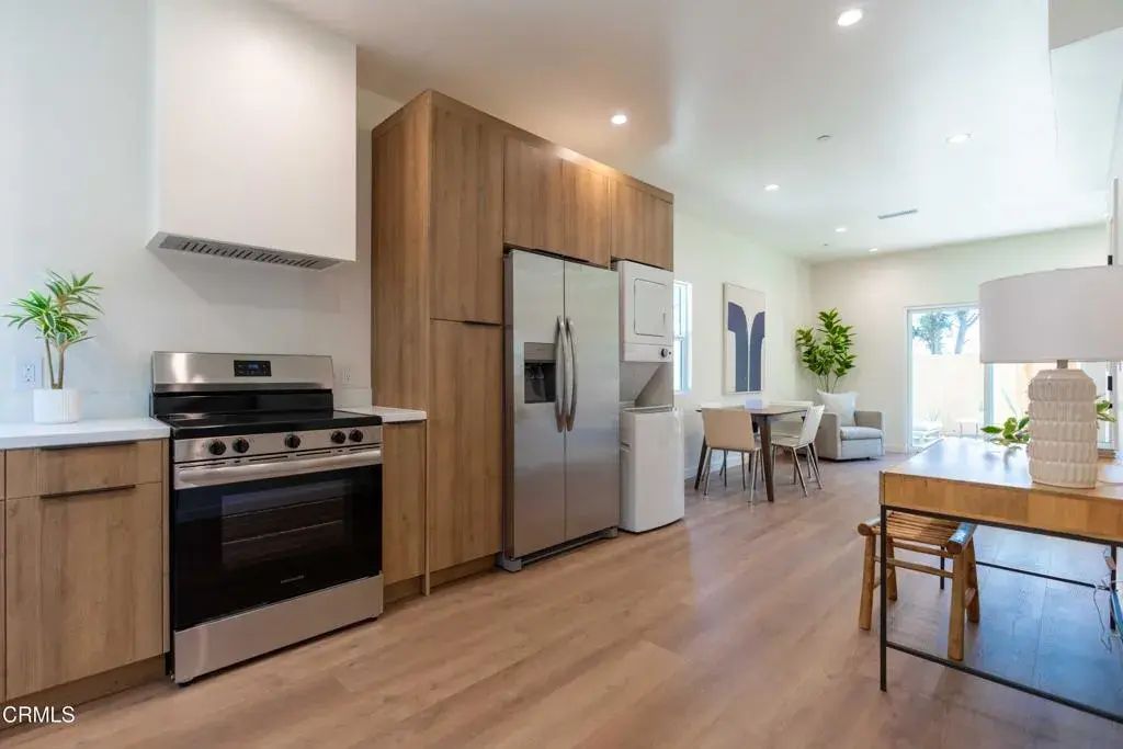 2222 Dorris Place, Los Angeles