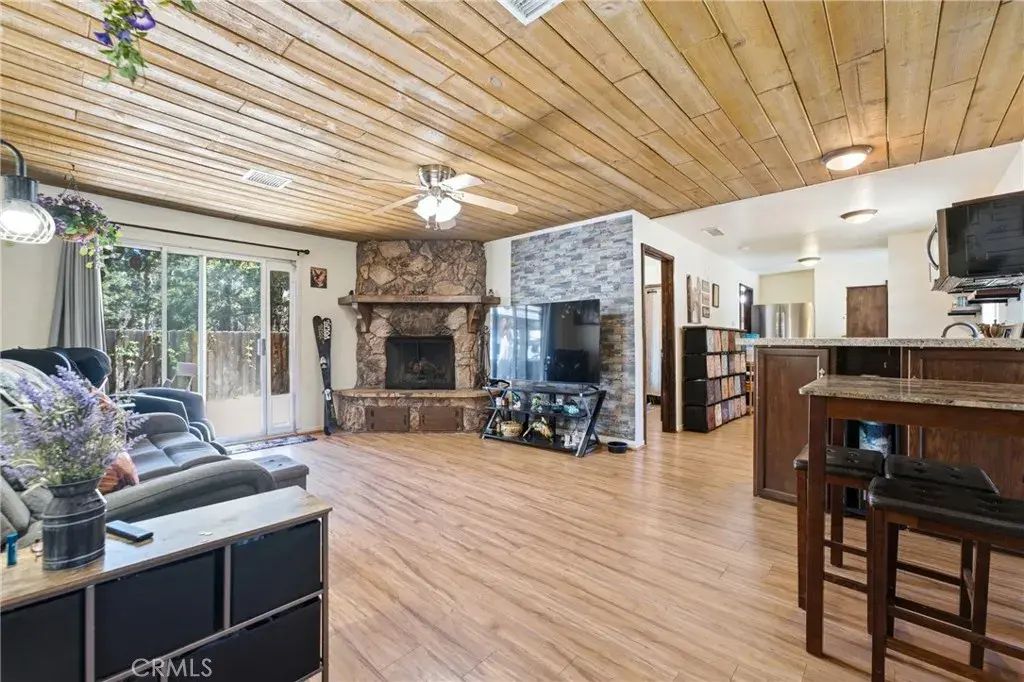 2099 4th Lane, Big Bear City