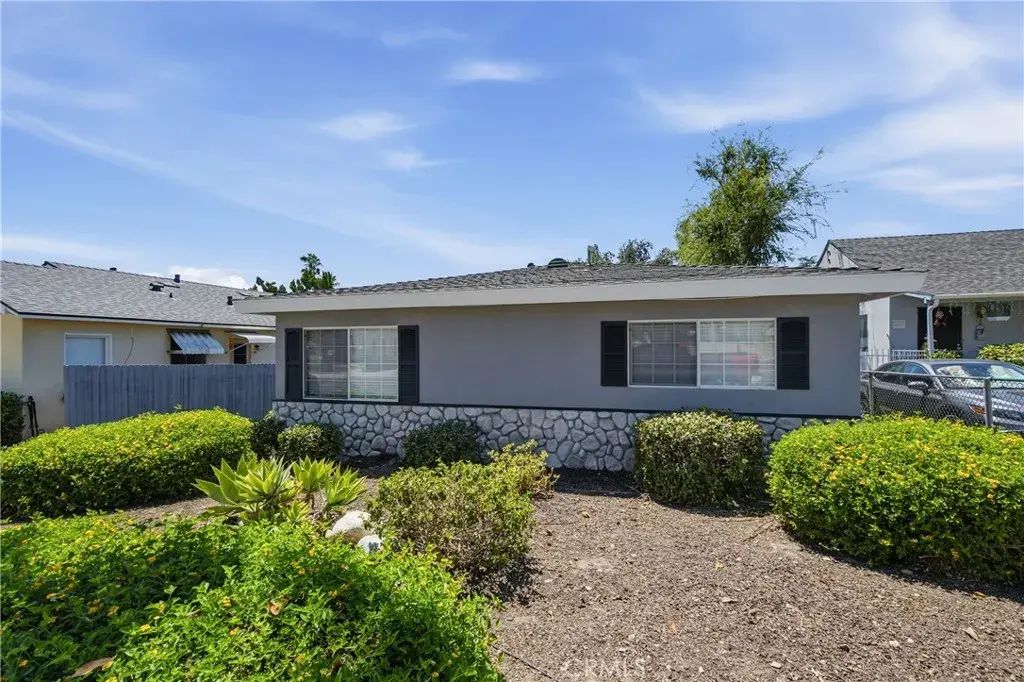 2152 E Washington, Pasadena