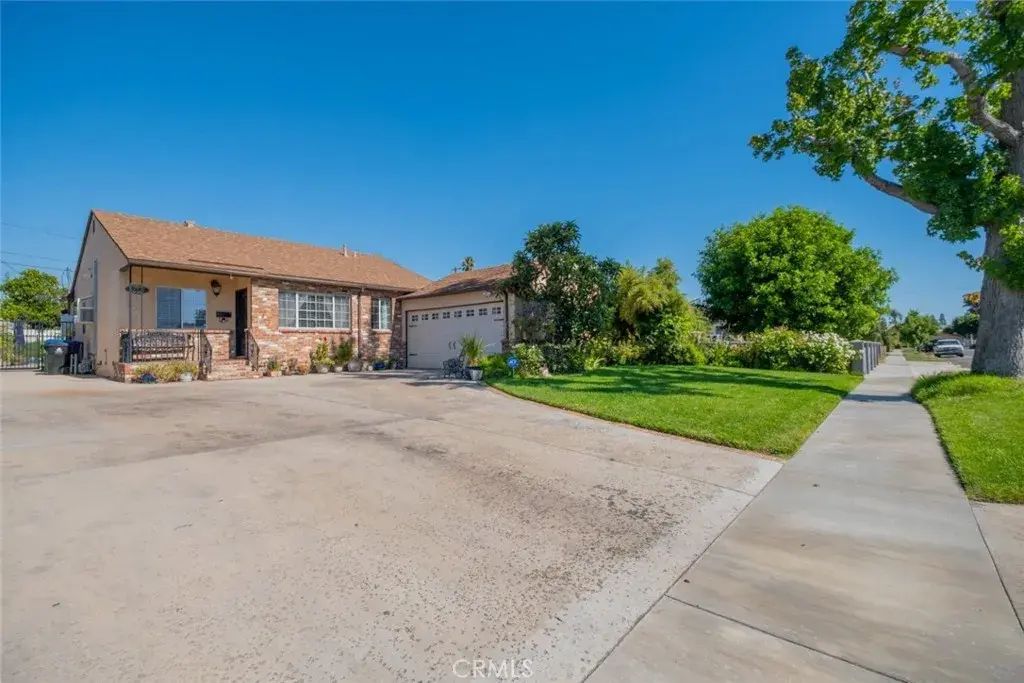8538 Remick, Sun Valley