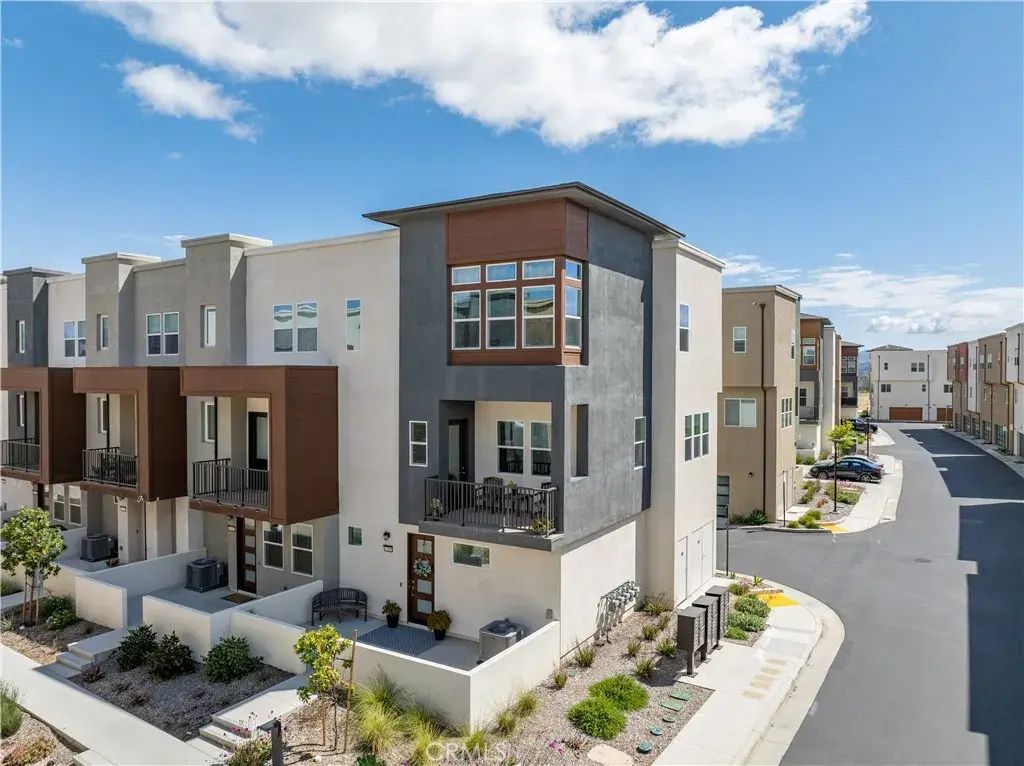 27005 Hummingbird Ln., Valencia