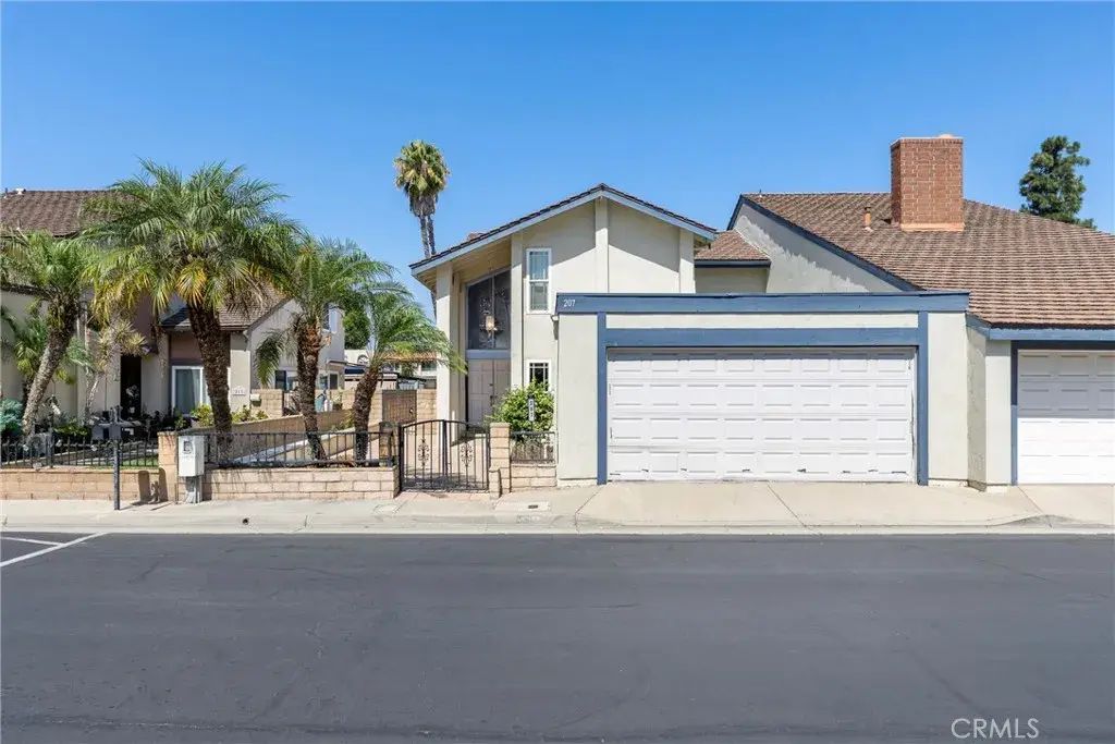 207 Los Padres, Placentia