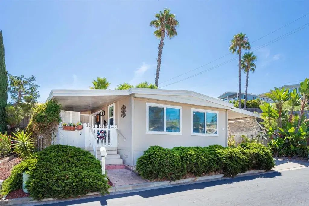 1145 E Barham Drive 124, San Marcos