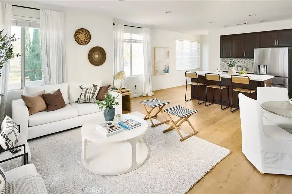 5552 Coral 108, Hawthorne