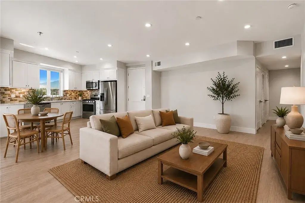 10718 Acama Street 301, Studio City