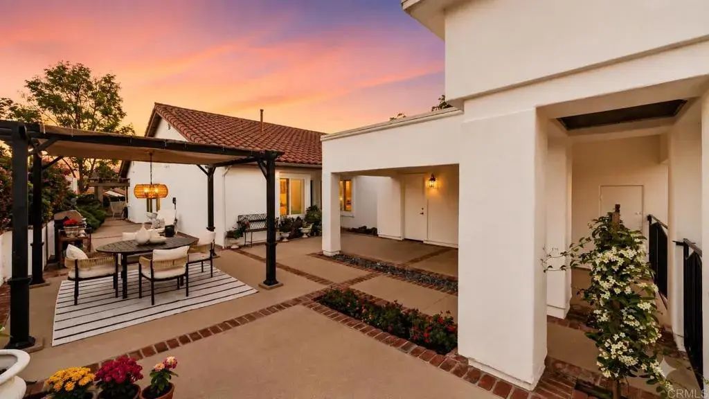 4909 Icaria Way, Oceanside