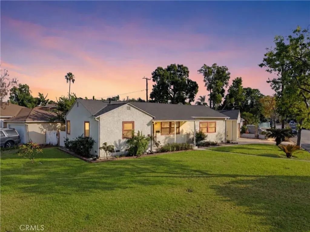 9802 Rives Avenue, Downey