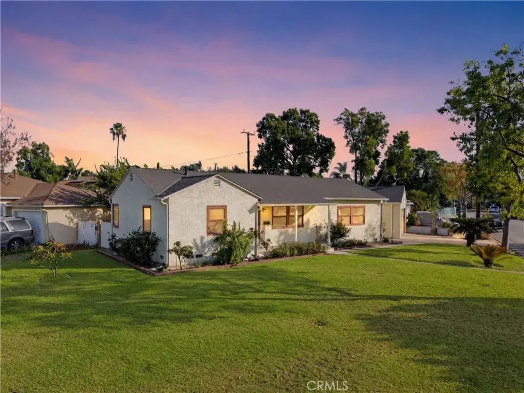 9802 Rives Avenue, Downey