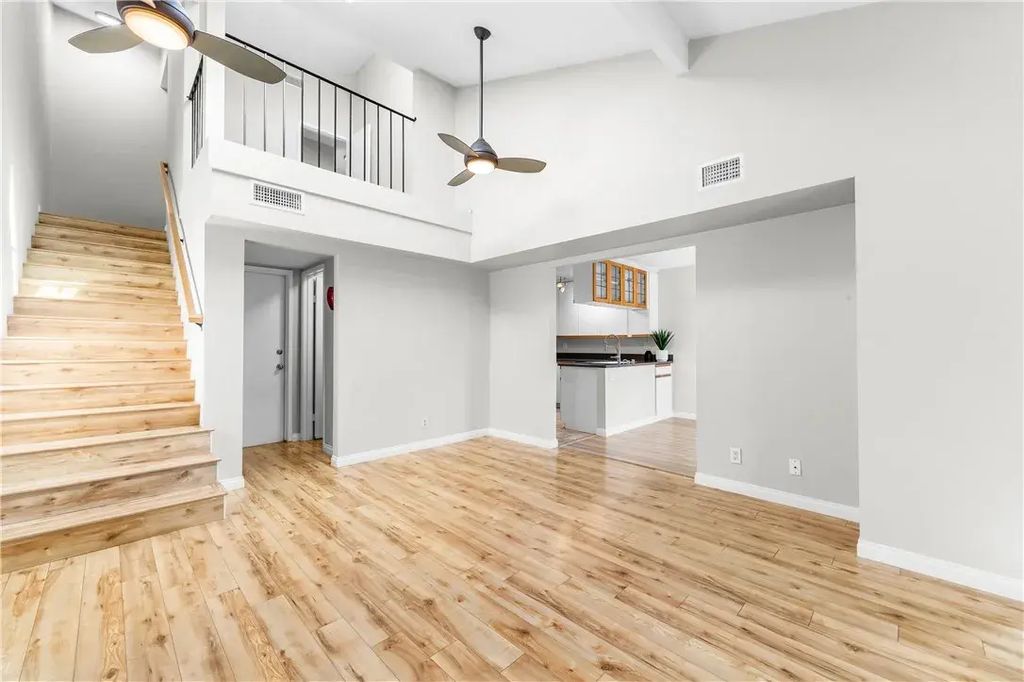 345 University F6, Costa Mesa