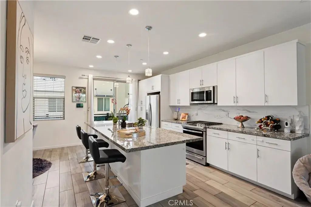 19547 Cardigan, Northridge