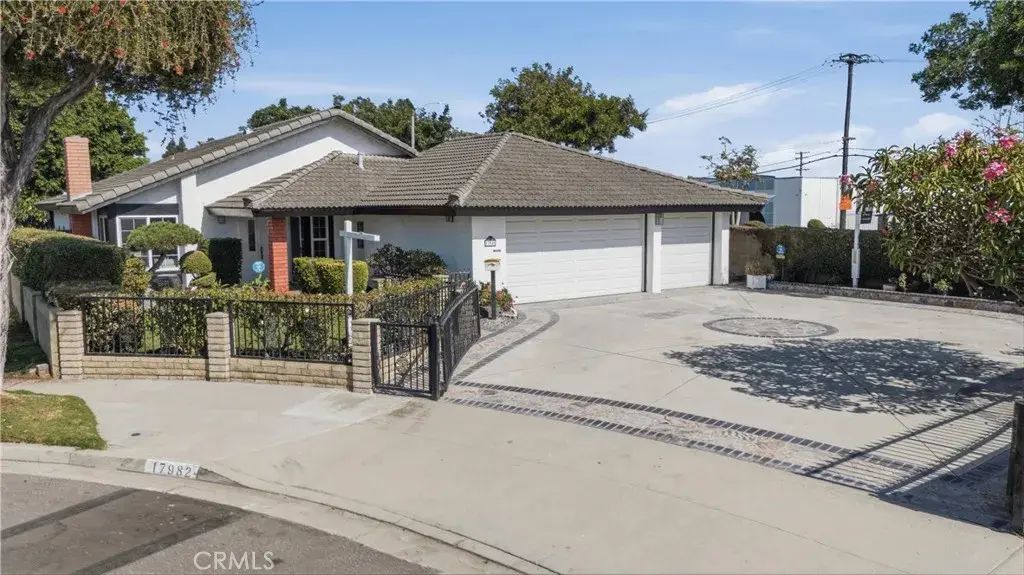 17982 Los Pesos Circle, Fountain Valley