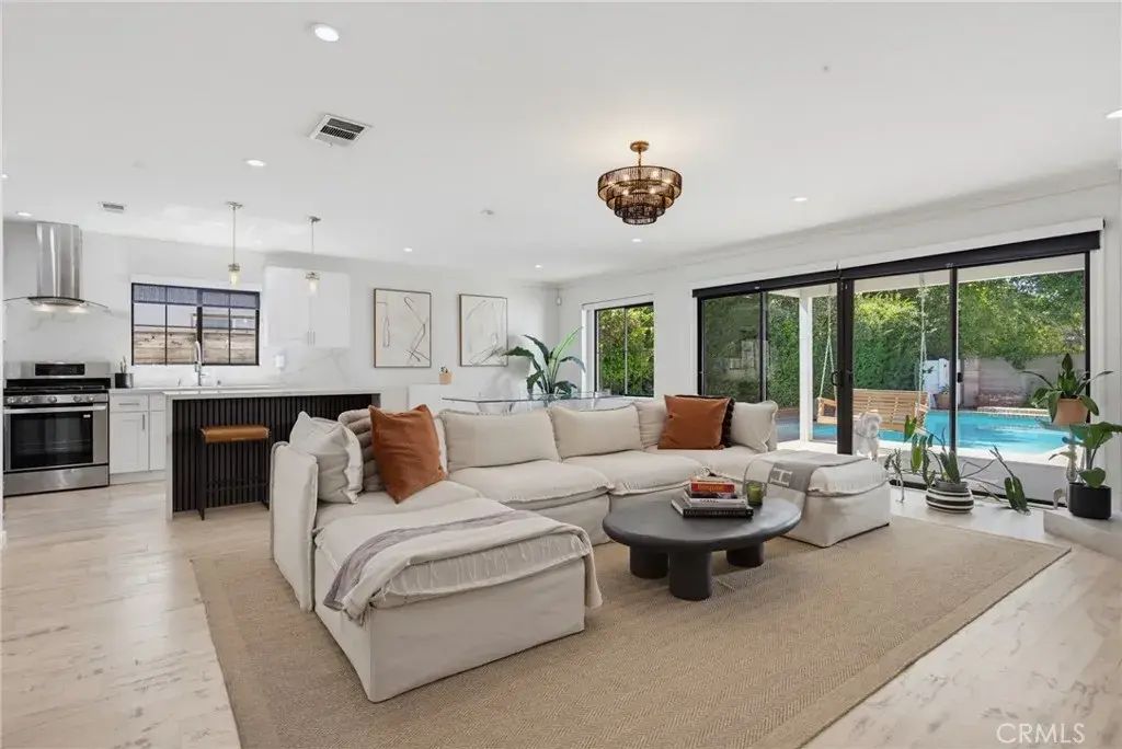 13547 Bessemer Street, Valley Glen
