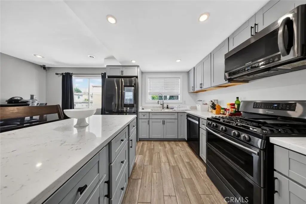 9540 Sepulveda 11, North Hills