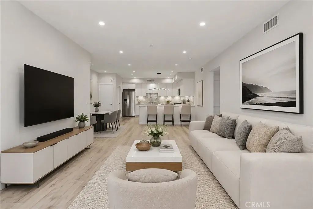 5820 La Mirada Avenue 402, Hollywood