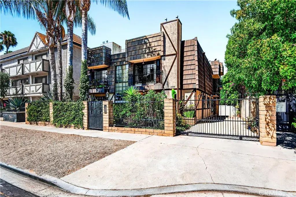 4455 Vista Del Monte, Sherman Oaks